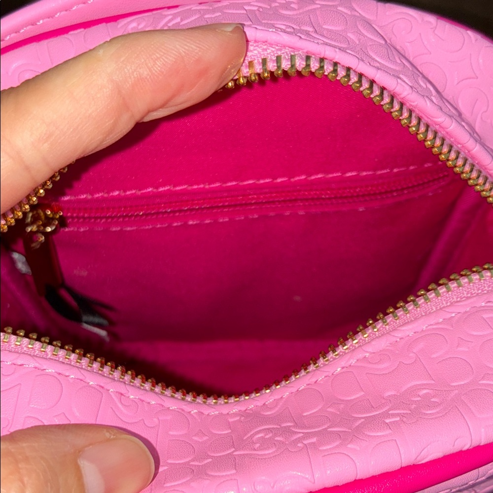 Barbie Pink Embossed crossbody bag with pin Complete your Halloween Barbie look! - Picture 5 of 7